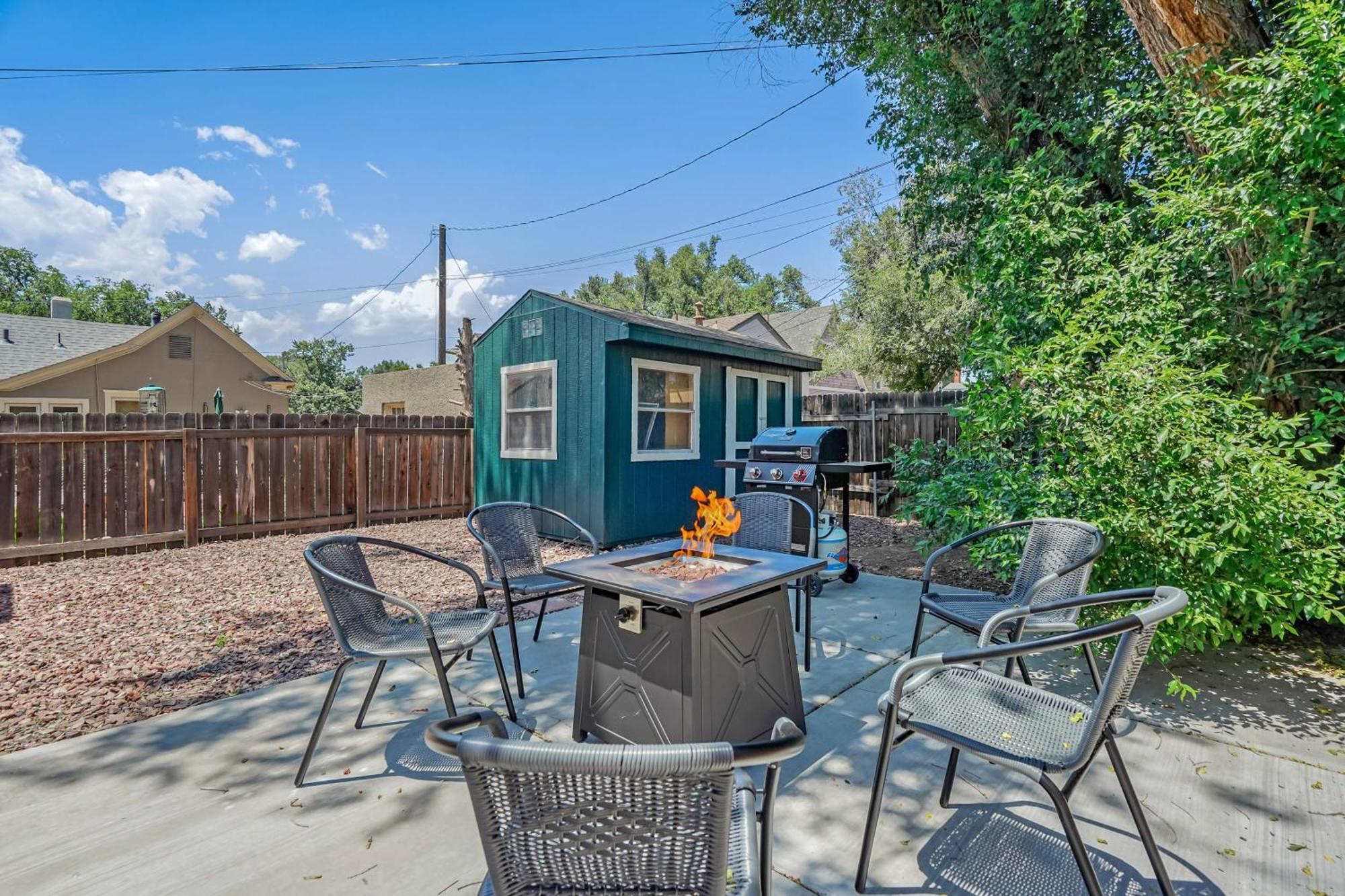 Neighborly Heights - Downtown King Bbq Fire Pit Villa โคโลราโดสปริงส์ ภายนอก รูปภาพ